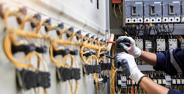 Professional Electrician technician working in Albia, IA